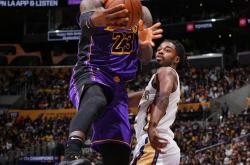 开云官网-鹈鹕险胜湖人，约基奇扛起全队