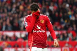 开云体育平台APP-关于曼联战绩不佳，球迷呼唤改变的信息