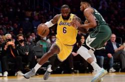 开云官方app入口-雄鹿逆转福建队，浓眉哥惊艳四座