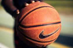 开云在线直播-雷霆万钧压爵士，伦纳德绝境自赎