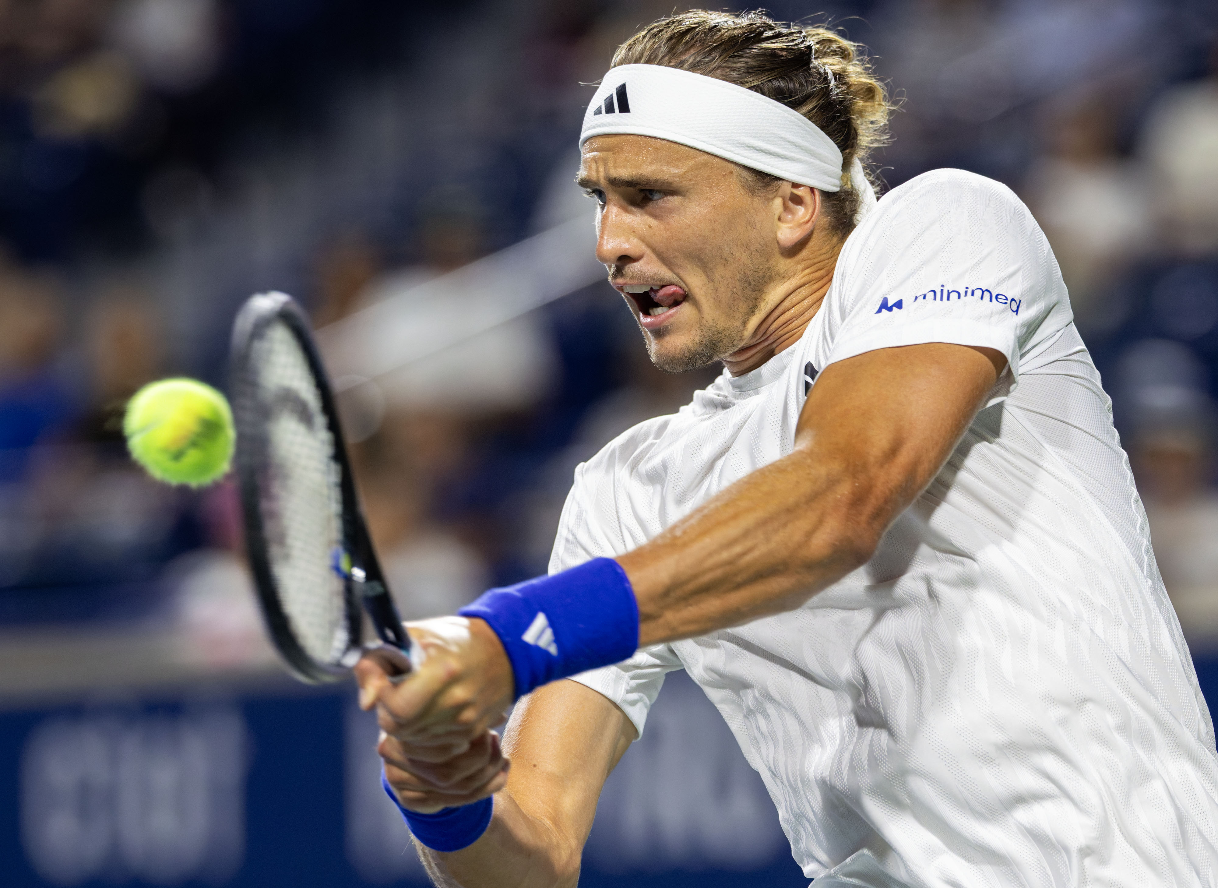 美国网球队爆冷英国网球队，兹维列夫制霸全场的简单介绍