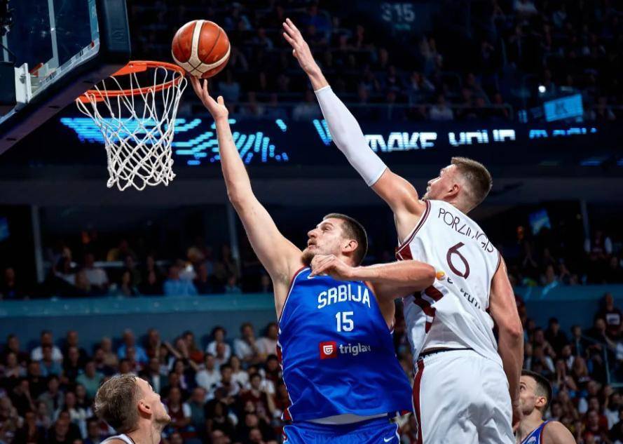 广州队险胜新疆队，约基奇点燃赛场的简单介绍