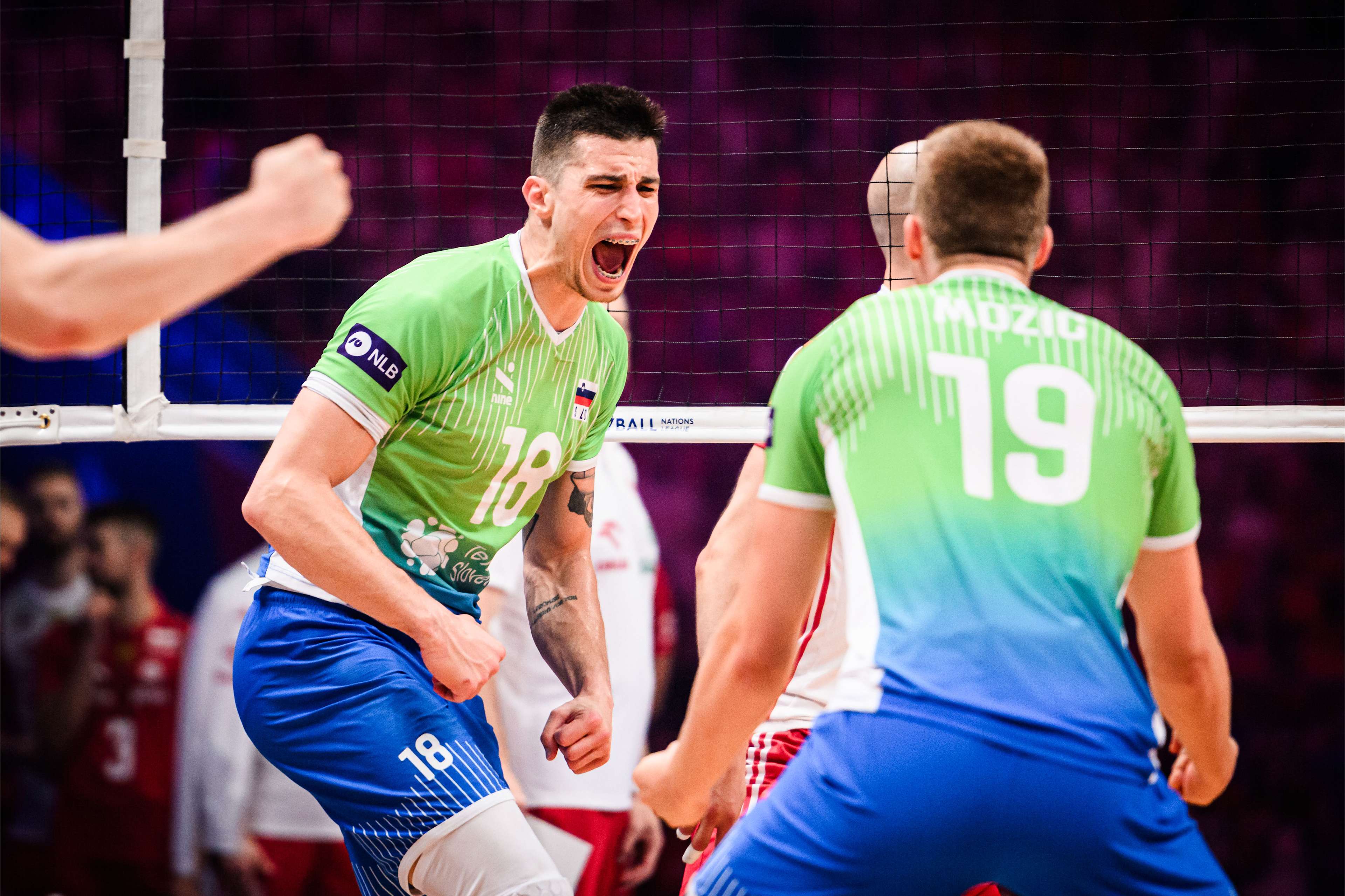 包含欧预赛：英格兰逆转斯洛文尼亚，继续保持不败的词条