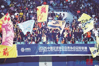 中国足球职业赛事火爆开幕，球队斗志昂扬备战的简单介绍