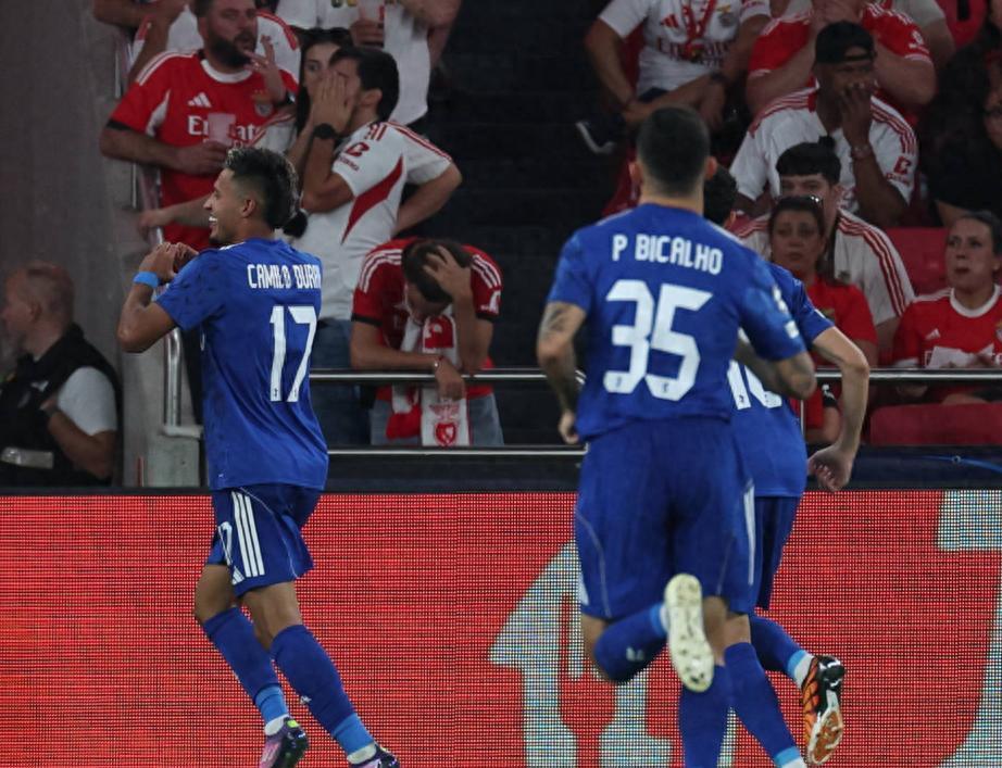 欧冠淘汰赛中的惊天逆转成为焦点话题