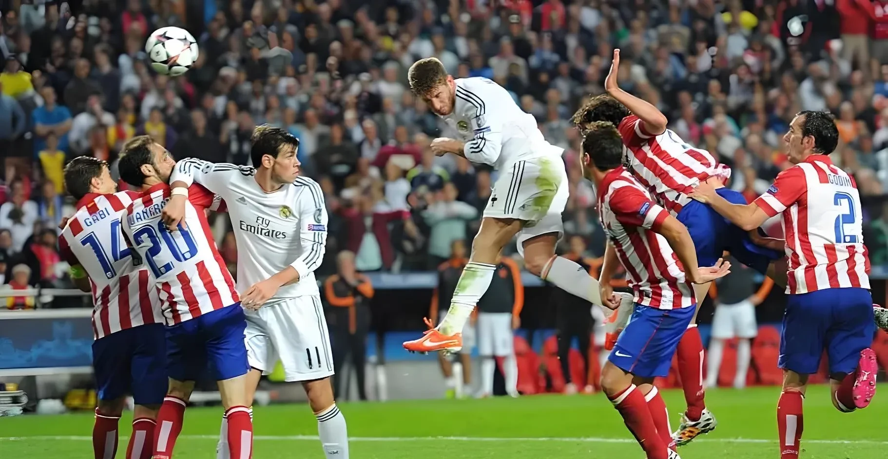 足球赛场火爆情景上演，场面扣人心弦的简单介绍