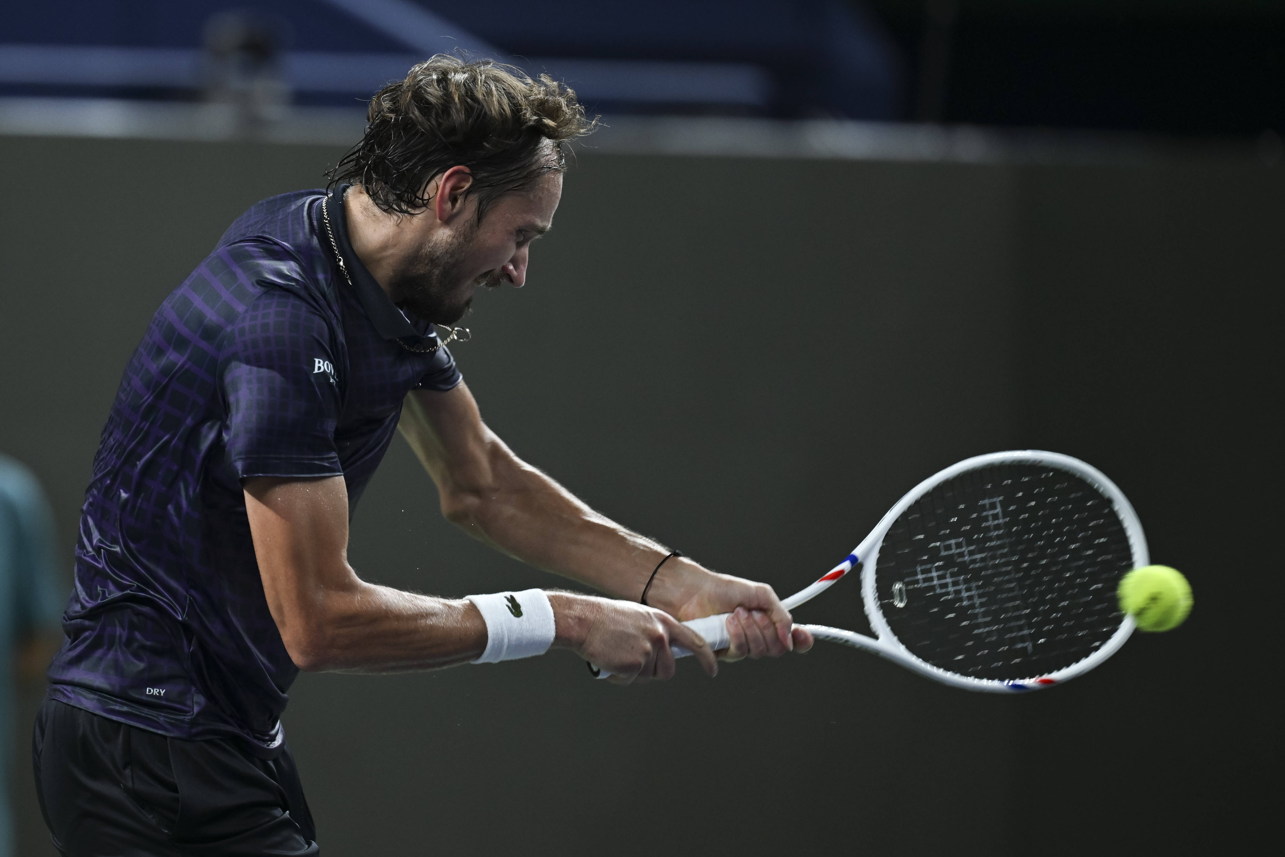 世界网球队完胜英国网球队,梅德韦杰夫打破历史纪录的简单介绍 世界网球队完胜英国网球队,梅德韦杰夫打破历史纪录的简单介绍