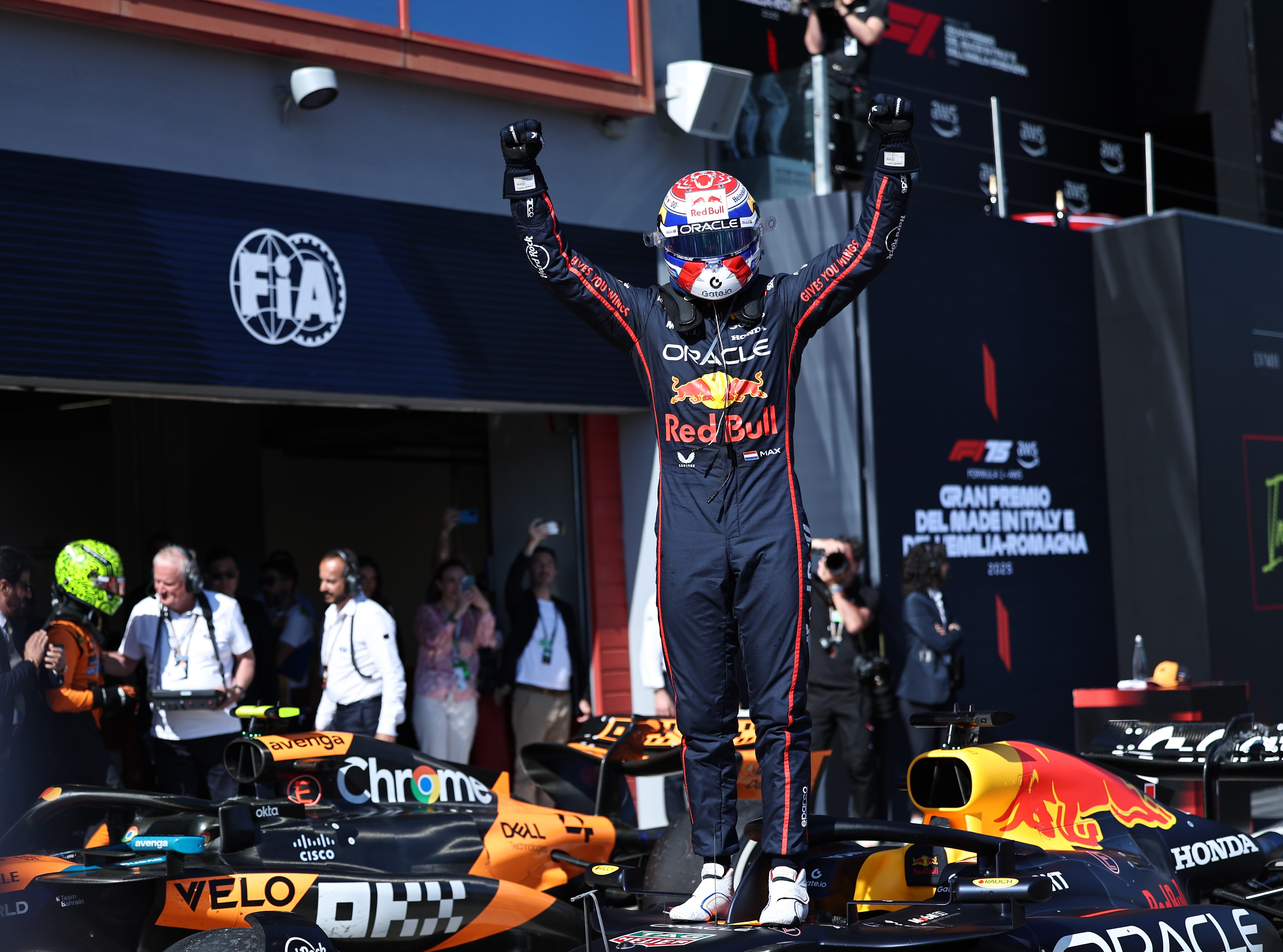 包含迈凯伦险胜索伯车队,维斯塔潘点燃赛场的词条 包含迈凯伦险胜索伯车队,维斯塔潘点燃赛场的词条