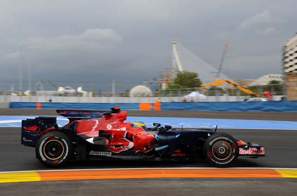 红牛二队鏖战索伯车队,塞恩斯带队取胜 红牛二队鏖战索伯车队,塞恩斯带队取胜