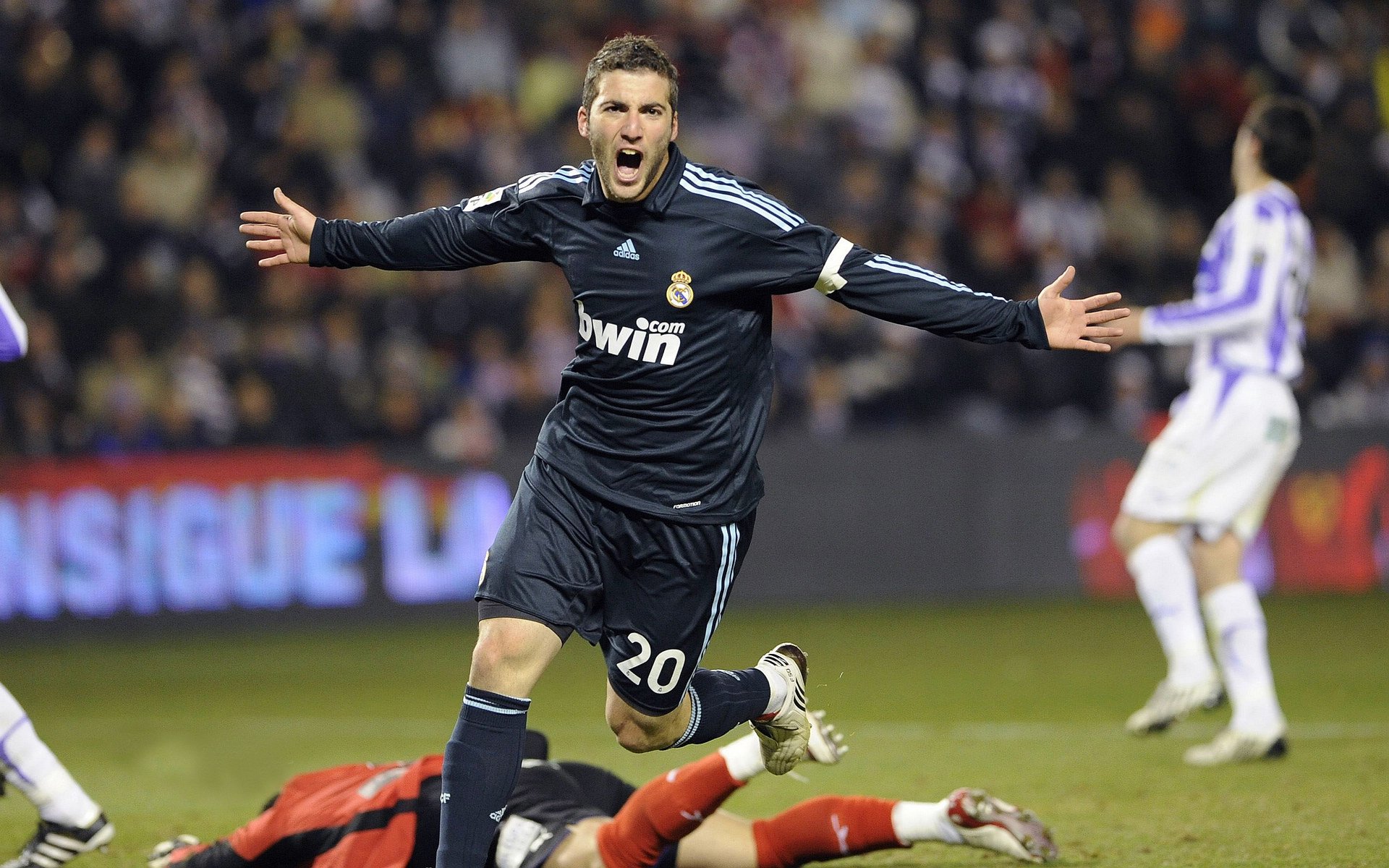 绿茵场上的战争隐喻，乌克兰完胜国际米兰，马丁内利的高光与足球的和平寓言